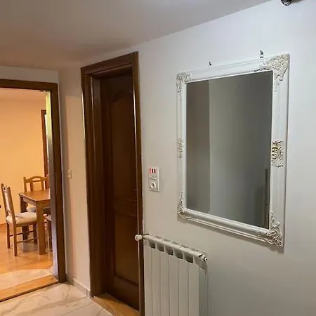 شقة Lovely 2 Bedroom Center *