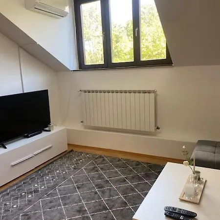 Lovely 2 Bedroom Center شقة *