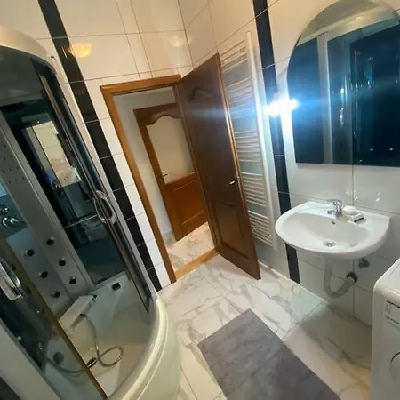 شقة Lovely 2 Bedroom Center *
